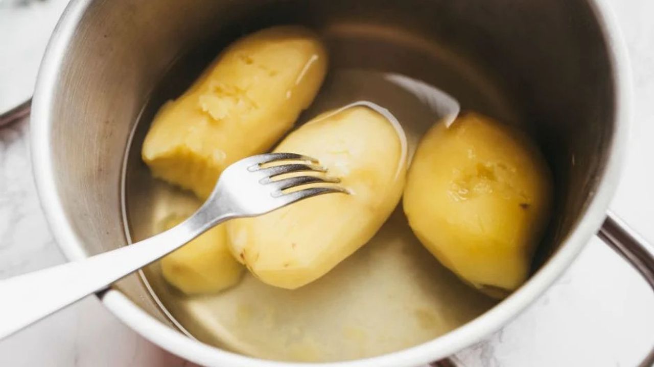 Patatesi Doğru Haşlama Yöntemi Olduğunu Biliyor Musunuz? Patates Haşlama Tüyoları!