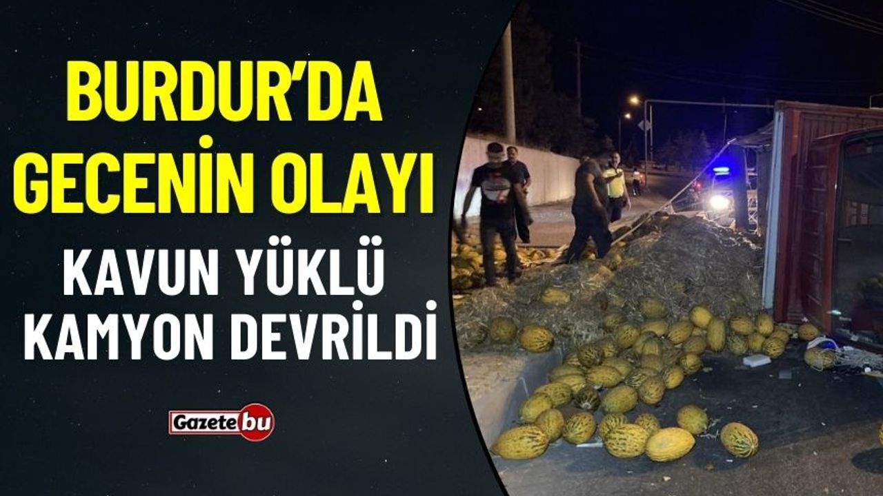 Burdur'da Kavun Yüklü Kamyonet Devrildi Trafiği Kavunlar Kapladı