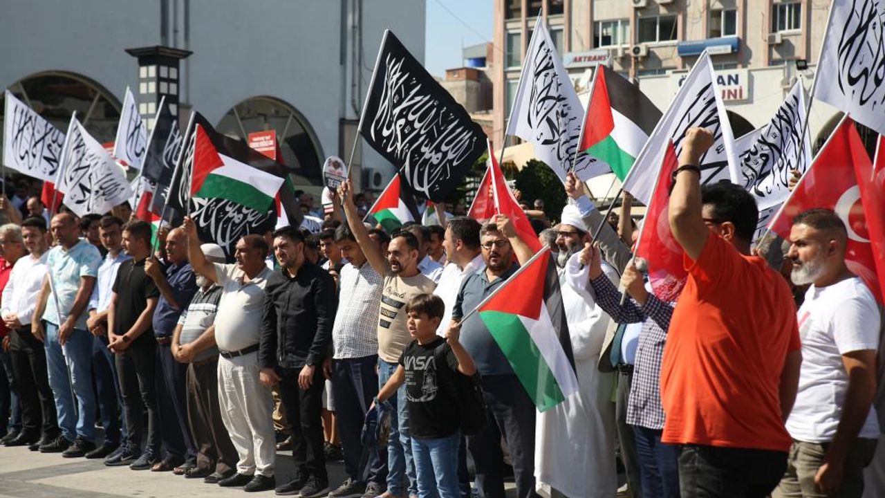 Mersinliler İsrail'i Protesto Etti