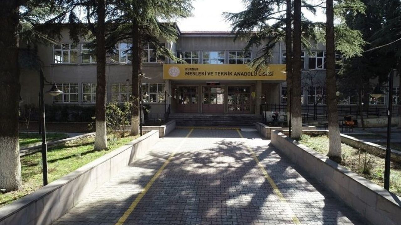 Burdur’un Tarihi Okullarından Burdur Mesleki Ve Teknik Anadolu Lisesi