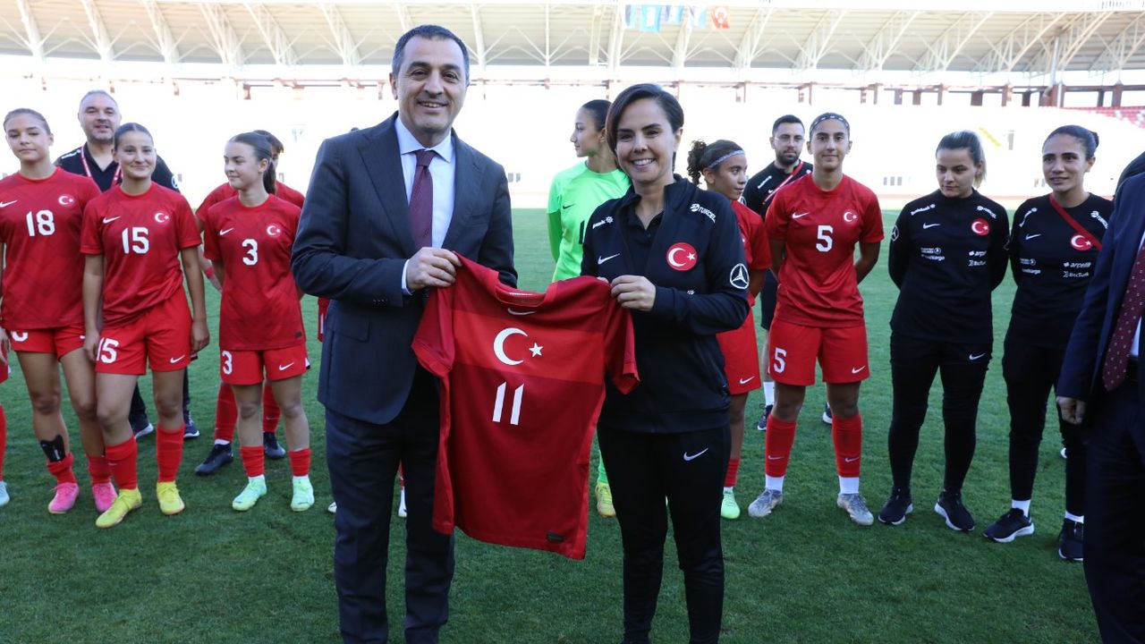 Burdur'da U17 Kız Milli Takımı Estonya'yı 3-1 Mağlup Etti