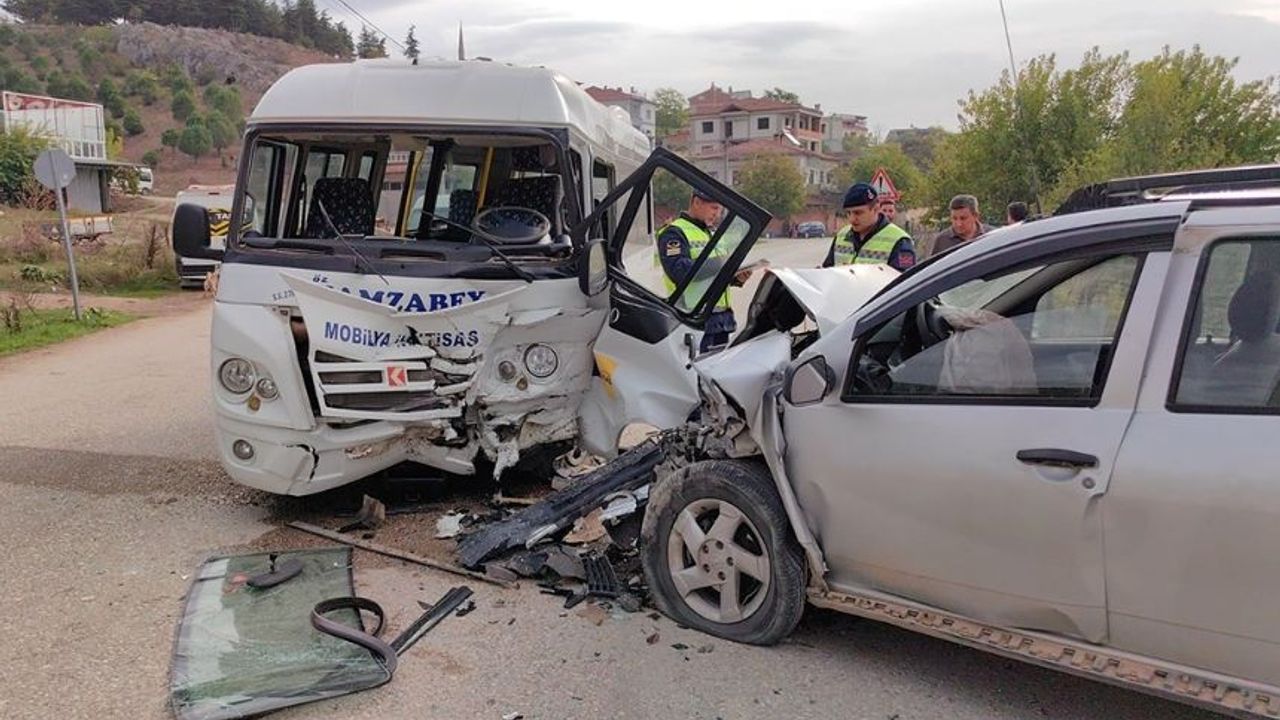 Bursa İnegöl’de Feci Kaza: 11 Kişi Yaralandı