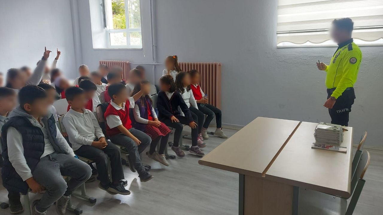 Burdur'da Çocuklara Trafik Eğitimi Verildi