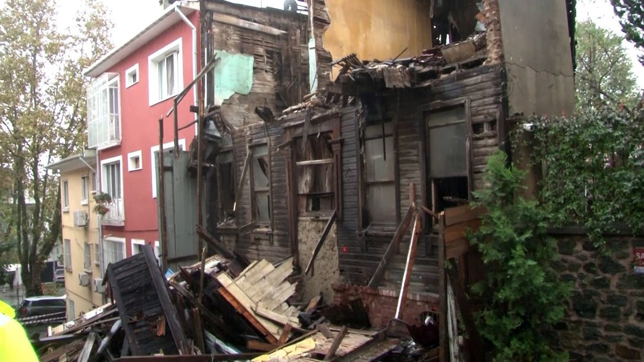 İstanbul'da Bina Çöktü: Sokağa Girişler Kapatıldı