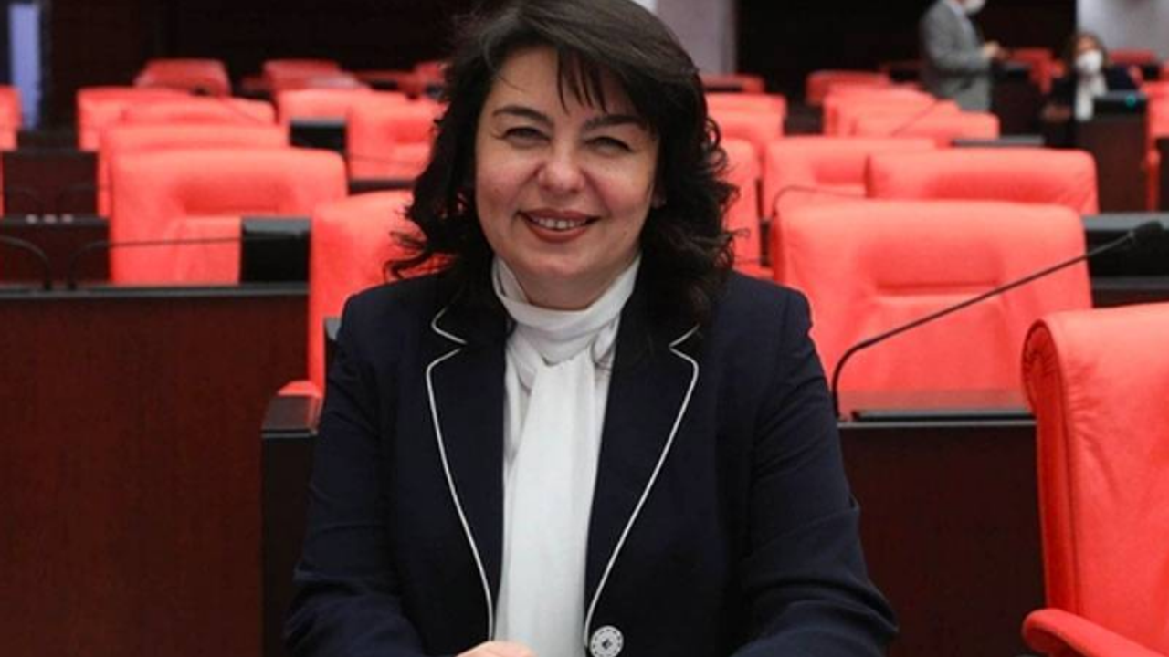 AKP'nin Çanakkale Büyükşehir Belediye Başkan Adayı Jülide İskenderoğlu Kimdir?