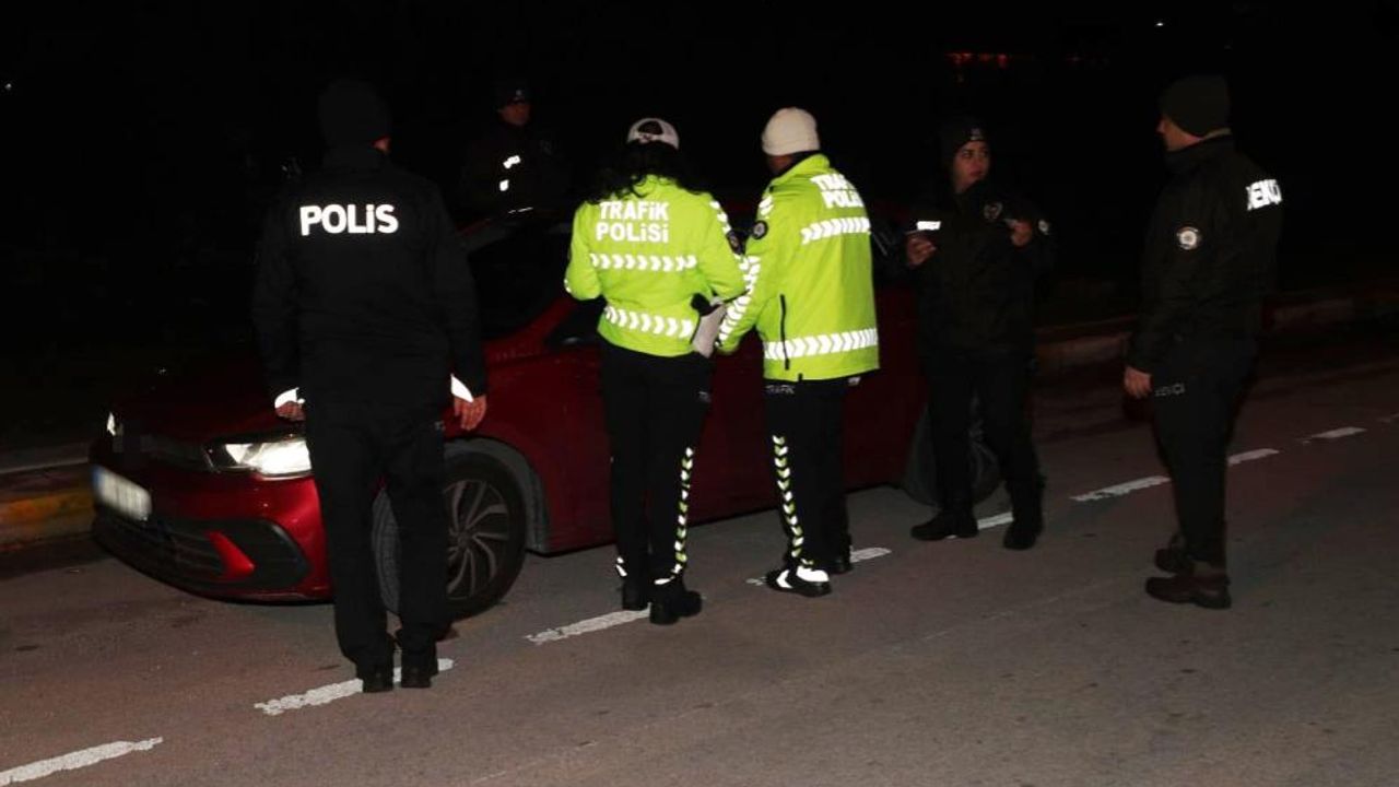 Antalya'da aranma kaydı bulunan 5 şüpheli yakalandı