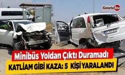Yoldan Çıkan Minibüse Otomobillere Çarptı: 5 Yaralı