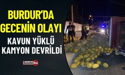 Burdur'da Kavun Yüklü Kamyonet Devrildi Trafiği Kavunlar Kapladı