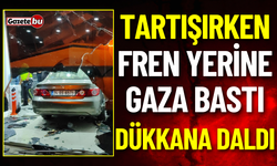 Arabada Tartışırken Fren Yerine Gaza Bastı, Dükkana Girdi