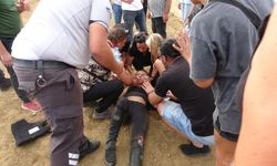 At Yarışlarında Düşen Genç Kadın Yaralı Halde Yarışı Tamamladı