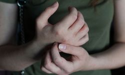 Uyuz Hastalığı Nedir ? Belirtileri Nelerdir ? Tedavi Yöntemleri