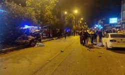 Adana'da Korkunç Kaza ! Otomobil İkiye Bölündü