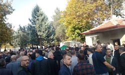 Evinde Ölü Bulunan Müdür Yardımcısı Defnedildi