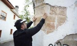 Tarihi Yapının Sıvası Döküldü, Altından Tarih Çıktı!
