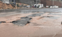 Kahramanmaraş'ta kuvvetli yağış yolları göle çevirdi