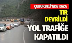 Burdur-Antalya Karayolu'nda Tır Devrildi, Yol Trafiğe Kapatıldı