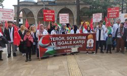 Isparta’da sağlık çalışanlarından Filistin için sessiz yürüyüş