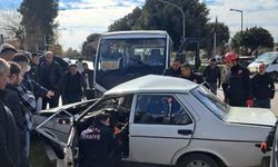 Adana'da feci kaza! Araç hurdaya döndü: 9 kişi yaralandı