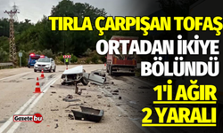 Feci kaza: Tırla çarpışan Tofaş ortadan ikiye bölündü, 1'i ağır 2 yaralı