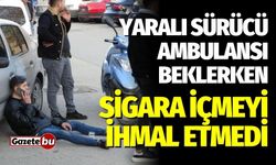 Yaralı sürücü ambulansı beklerken sigara içmeyi ihmal etmedi