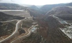 Erzincan'da dehşet anları! Toprak kayması maden ocağını vurdu!