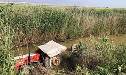 Sulama kanalına devrilen traktörün sürücüsü yaralandı