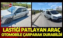 Lastiği patlayan araç park halindeki otomobile çarparak durabildi