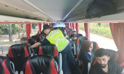 Alanya’da şehirlerarası otobüs şoförleri ve yolcu denetimi