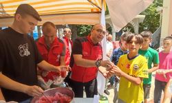 Sıcaktan bunalanlar kar helvası ve bal şerbetiyle serinledi