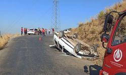 Freni boşalan otomobili durdurmak için toprak zemine sürdü