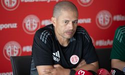 Antalyaspor Teknik Direktörü Alex de Souza: "Geçtiğimiz Sezonun Üzerine Çıkmak İstiyoruz"