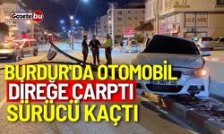 Burdur'da otomobil direğe çarptı, sürücüler kaçtı