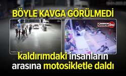 Böyle kavga görülmedi: İnsanların arasına motosikletle daldı