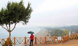 Yağmur sahil'in tadını çıkarmaya engel olmadı