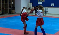 Kick Boks heyecanı! Sporcular yeni kuşaklarına kavuştu