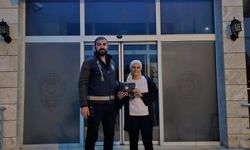 Vatandaşın bulduğu çanta polisle sahibine ulaştırıldı