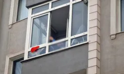 Cam silen temizlik işçisi 3. kattan düşerek hayatını kaybetti