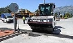 Kemer'de elektrik altyapısı yenilenen yollar asfaltlanıyor