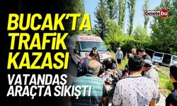 Bucak'ta Trafik Kazası: Vatandaş Araçta Sıkıştı