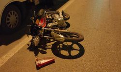 Çöp konteynerine çarpan motosiklet sürücüsü yaralandı
