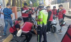 Motokurye Minibüse Çarptı, Arkadaşları Seferber Oldu