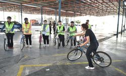 Kepez'de bisiklet sürme eğitimleri veriliyor