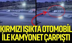 Kırmızı ışıkta otomobil ile kamyonet çarpıştı: 3 yaralı