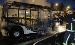 Antalya'da yolcu minibüsü alev alev yandı