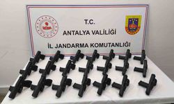 Antalya’da ruhsatsız 21 tabanca ele geçirildi