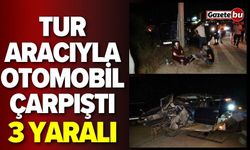 Tur Aracıyla Otomobil Çarpıştı, 3 Yaralı!