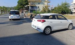 Manavgat’ta otomobil ile çarpışan motosikletli yaralandı