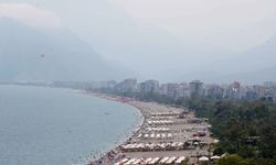 Antalya'nın simgesi Beydağları nem bulutu arasında kayboldu