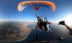 Alanya semalarında 1600 metrede Türk bayrağı dalgalandırıldı