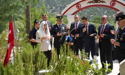 Burdur'da 15 Temmuz şehidi ve terörle mücadele şehidi mezarı başında anıldı